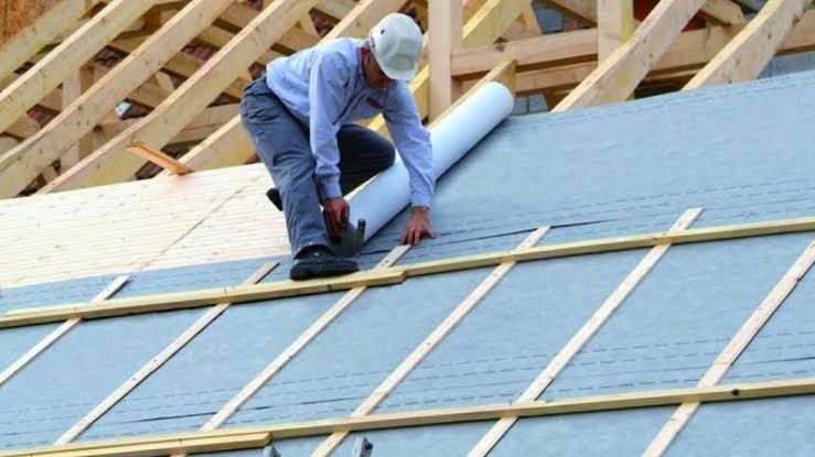 Couvreur professionnel de Toiture AM en intervention à Mirabel